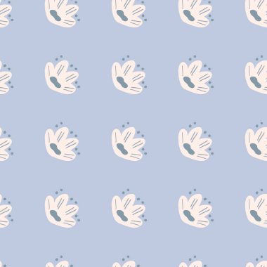 Beyaz karalama naif çiçek şekilli mevsimsel, pürüzsüz desenler. Pastel mavi arka plan. Kumaş tasarımı, tekstil baskısı, ambalaj ve kapak için tasarlandı. Vektör illüstrasyonu.