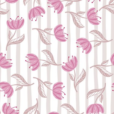 Pembe gelincik çiçeği siluetleriyle dekoratif, pürüzsüz desen. Çizgili ışık arka planı. Kumaş tasarımı, tekstil baskısı, ambalaj ve kapak için mükemmel. Vektör illüstrasyonu.