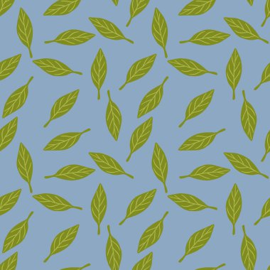 Gelişigüzel yeşil yapraklarla dekoratif, pürüzsüz desenli basit bir süs. Mavi pastel arka plan. Kumaş tasarımı, tekstil baskısı, ambalaj ve kapak için mükemmel. Vektör illüstrasyonu.