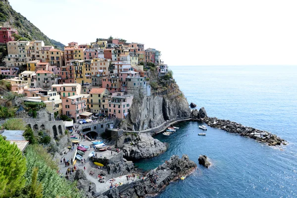 Manarola se encuentra con el mar Mediterráneo — Foto de Stock