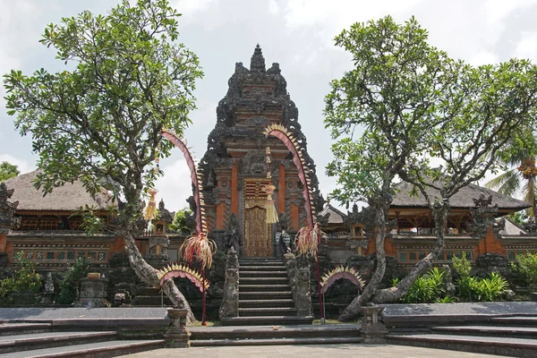 Pura Taman Saraswati, Ubud, Bali, Indonézia — Stock Fotó