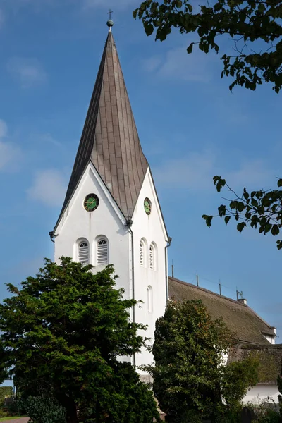 Antigua Iglesia Nebel Contra Cielo Azul Amrum Alemania — Foto de Stock