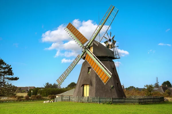 Panoramisch Beeld Van Molen Van Nebel Tegen Blauwe Lucht Amrum — Stockfoto