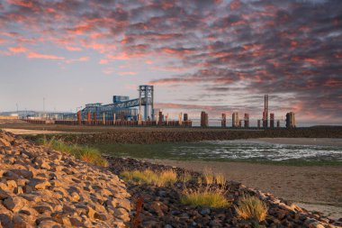 Wittduen feribot terminalinin gündoğumunda panoramik görüntüsü, Amrum, Kuzey Frizya, Almanya 