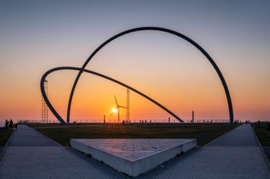 HERTEN, GERMANY - 27 Kasım 2020: Hoheward İpucu, Ruhr Metropolis 'in gökyüzüne karşı 27 Kasım 2020, Herten, Almanya