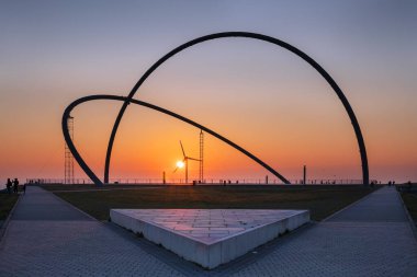 HERTEN, GERMANY - 27 Kasım 2020: Hoheward İpucu, Ruhr Metropolis 'in gökyüzüne karşı 27 Kasım 2020, Herten, Almanya