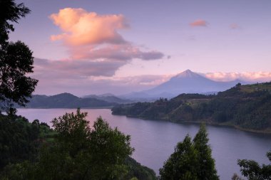 Mulehe Gölü, Uganda, Afrika 'nın panoramik görüntüsü