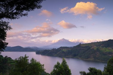 Mulehe Gölü, Uganda, Afrika 'nın panoramik görüntüsü