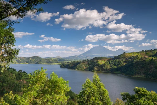 Mulehe Gölü, Uganda, Afrika 'nın panoramik görüntüsü