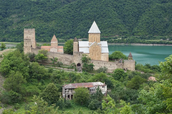 Fortaleza Ananuri, estrada militar georgiana, Geórgia, Europa — Fotografia de Stock
