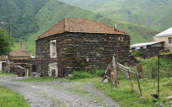 Köy, Kafkas Dağları, Gürcistan — Stok fotoğraf