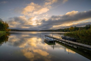 Wutzsee 'de sabah havası Lindow, Brandenburg, Almanya' ya yakın