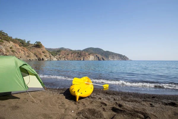 Campeggio sulla spiaggia . — Foto Stock