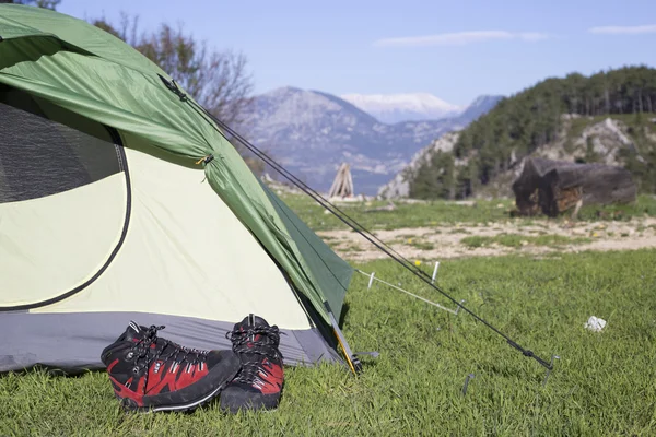 Zelten auf dem Berggipfel. — Stockfoto