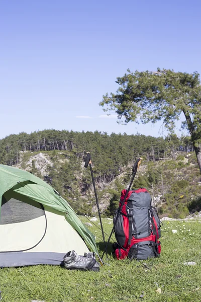 Zelten auf dem Berggipfel. — Stockfoto