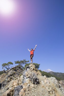 Fitness ve maraton yaşam sağlıklı yaşam dışında Big Island üzerinde güzel manzara içinde eğitim çalışan sporcu adam iz.
