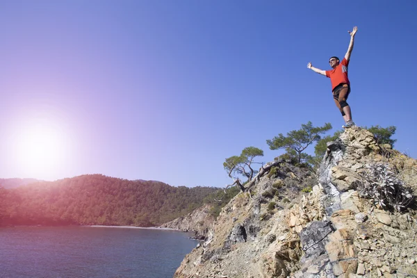 Fitness ve maraton yaşam sağlıklı yaşam dışında Big Island üzerinde güzel manzara içinde eğitim çalışan sporcu adam iz.