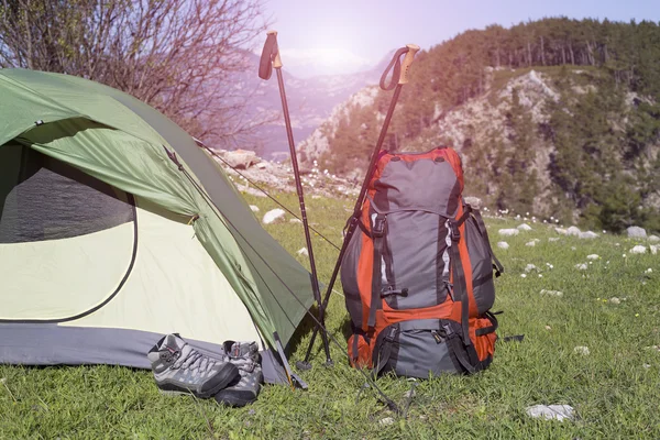 Kamperen op de bergtop. — Stockfoto