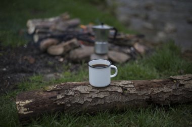 Bir oturum açma yangın arka plan Kupası standları.