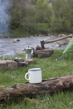 Camping.Camping dağın tepesinde üzerinde.