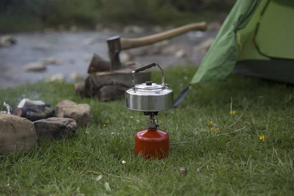 Camping.Camping dağın tepesinde üzerinde.