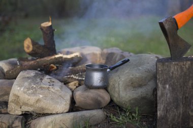 dağın tepesinde kamp.