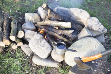 dağın tepesinde kamp.