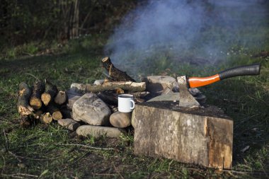dağın tepesinde kamp.