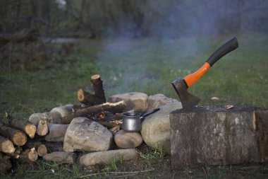 dağın tepesinde kamp.