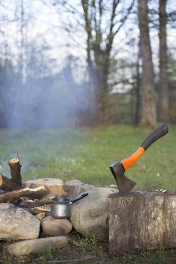 dağın tepesinde kamp.