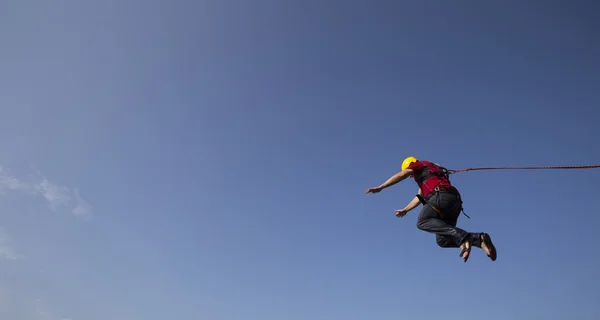 Man jumping off a cliff. — Stock Photo, Image