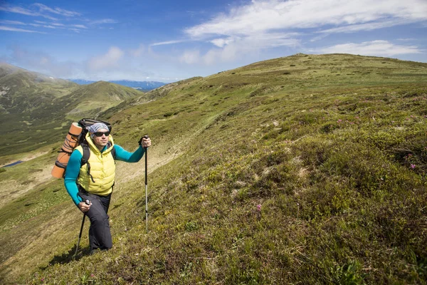 Escursioni estive in montagna. — Foto Stock