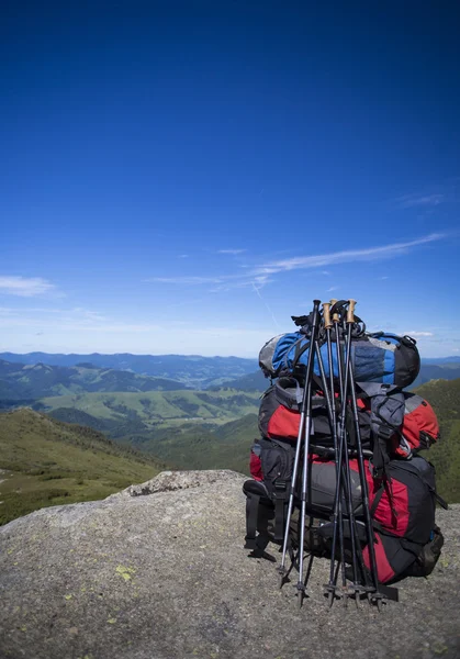Backpack on a mountain top. — Stock Photo, Image