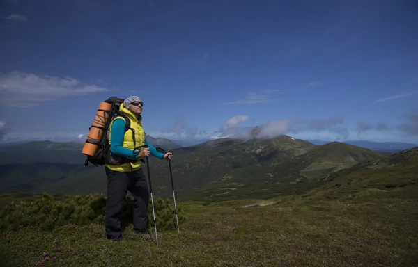 Escursioni estive in montagna. — Foto Stock