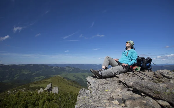 Escursioni estive in montagna. — Foto Stock