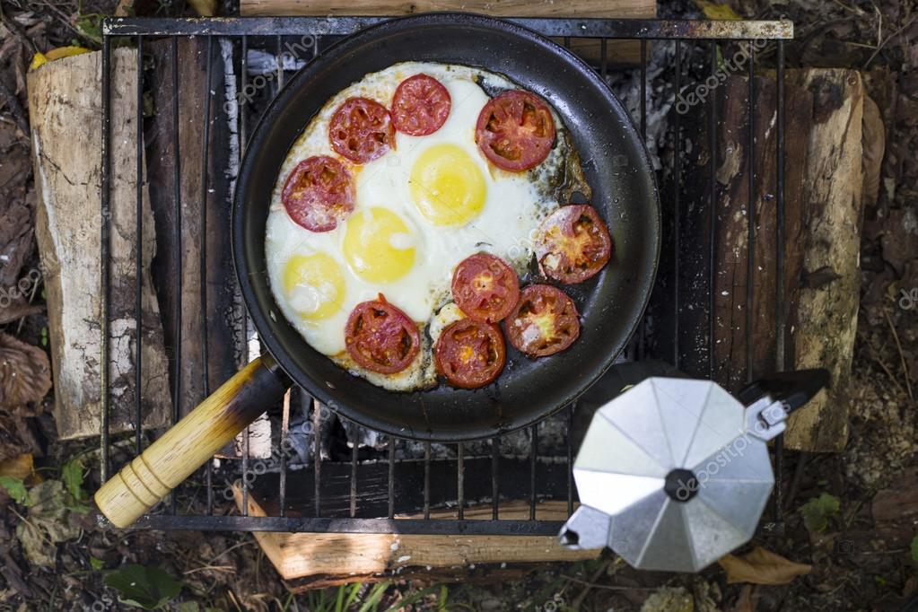 Camping cooking breakfast. — Stock Photo © vetal1983 120655946