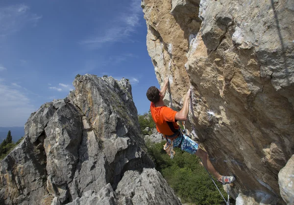 Rock climber.Rock escalador para escalar a parede . — Fotografia de Stock