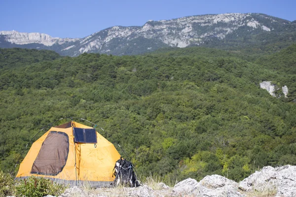 Zelten auf dem Berggipfel. — Stockfoto