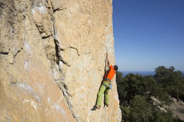 Rock climber.rock climber zum Erklimmen der Wand. — Stockfoto