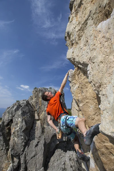 Rock climber.rock climber zum Erklimmen der Wand. — Stockfoto