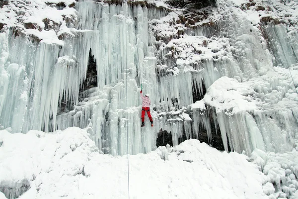 Lezení po ledopádech severní Kavkaz. — Stock fotografie