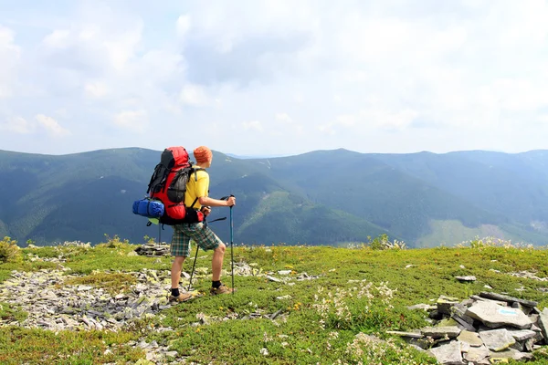 Escursioni estive in montagna. — Foto Stock