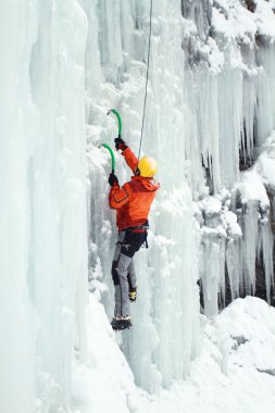 buz şelalesi tırmanışı.