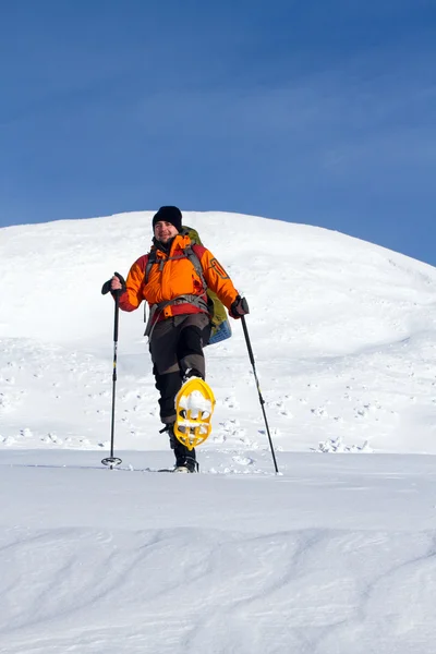 Hiker in winter mountains — Stock Photo, Image