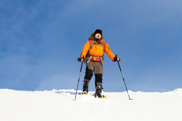 Hiker in winter mountains — Stock Photo, Image