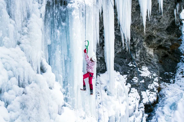 Ice climbing the North Caucasus. — Stock Photo, Image