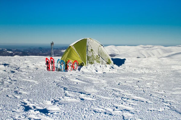 Tienda montañas de invierno . — Foto de Stock