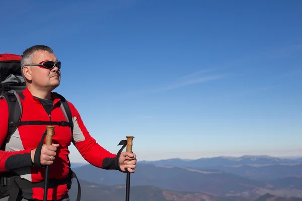 Backpacker in mountains.Hiking in Caucasus mountains — Stock Photo, Image