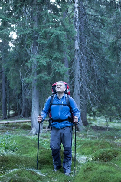 Backpacker i bergen. Vandring i Kaukasus — Stockfoto