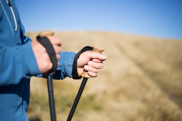 コーカサス山脈でのハイキング。コーカサス山脈でのハイキング — ストック写真